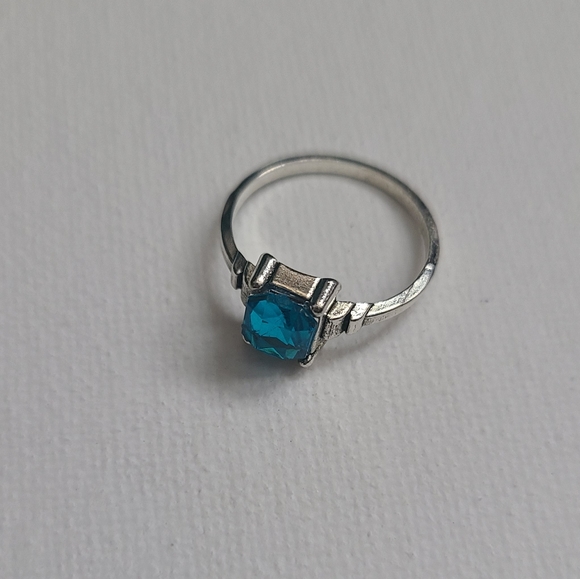 Silver ring with blue stone - Picture 1 of 3